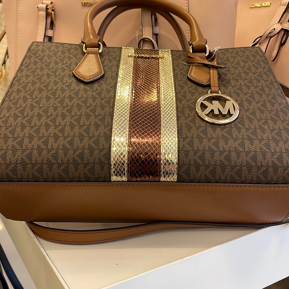 Michael Kors Sheila Medium Signature Logo and Metallic Satchel Crossbody Center - Picture 6 of 16